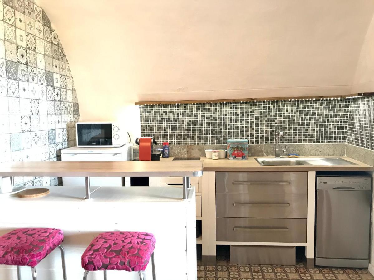 Studio De Charme Avec Grande Terrasse Vue Mer Le Castellet  Exterior foto